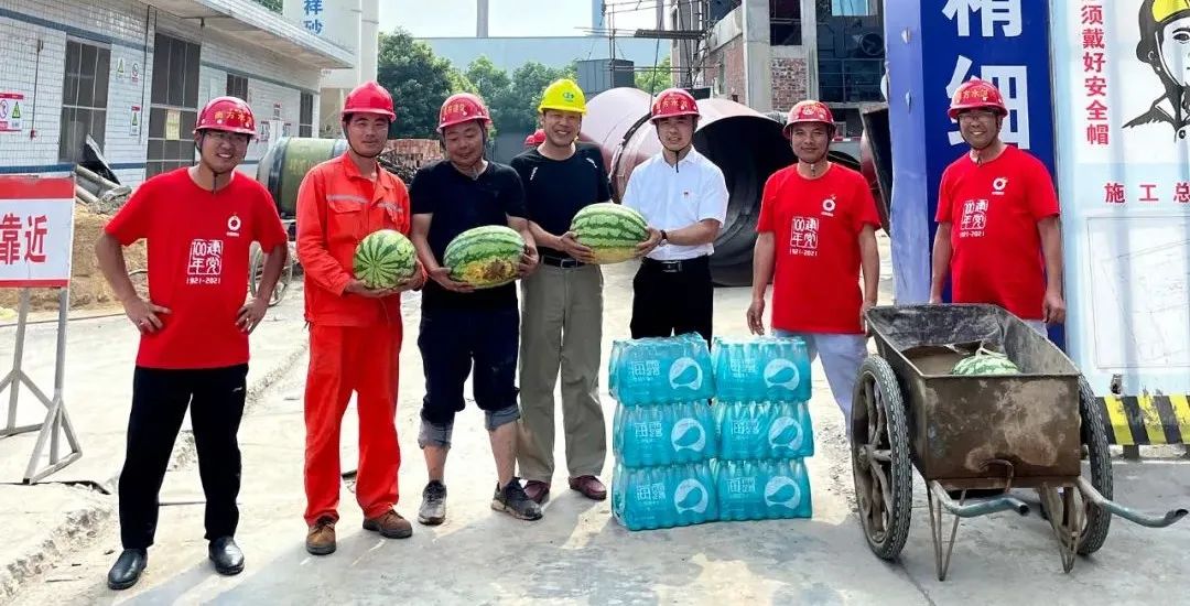 		烈日下的建材人，，，无惧“烤”验！_人物_优德88集团有限公司	