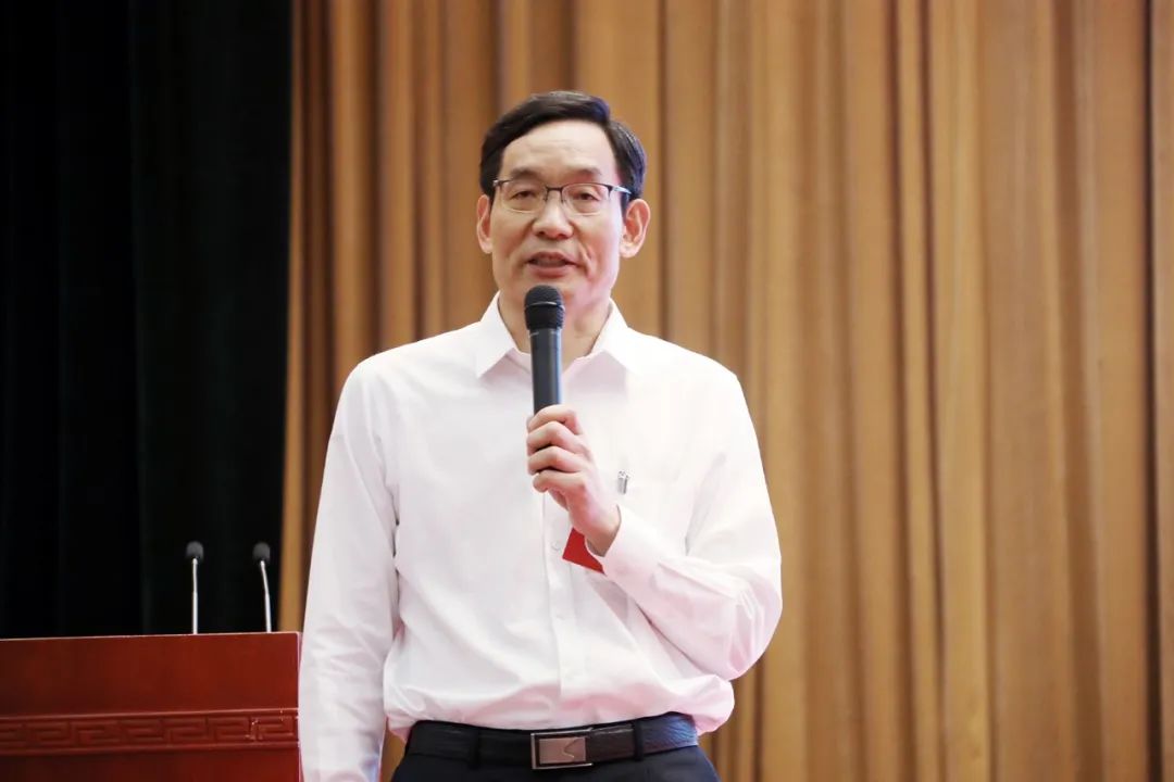 		周育先在中央企业认真人学习贯彻习近平总书记 “七一”主要讲话精神钻研班上作交流讲话_幻灯片_优德88集团有限公司	