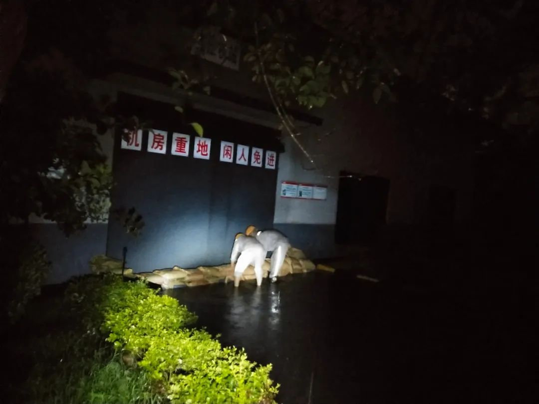 		灾祸“豫”共，，，，，优德88抗洪防汛救援在行动！_图片_优德88集团有限公司	