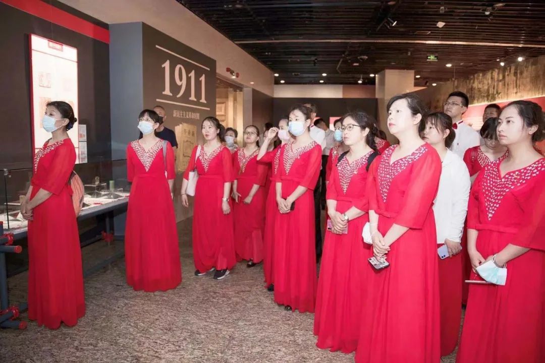 		优德88集团组织旅行“印记初心”公共篆刻展并开展主题党日运动_责任与文化_优德88集团有限公司	