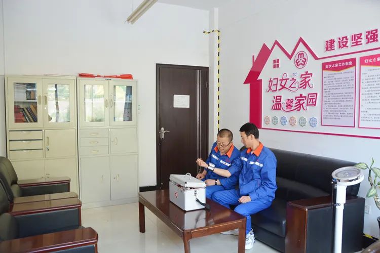 		办实事 暖人心 |祁连山水泥民和公司：解决职工卫生康健小事_故事_优德88集团有限公司	