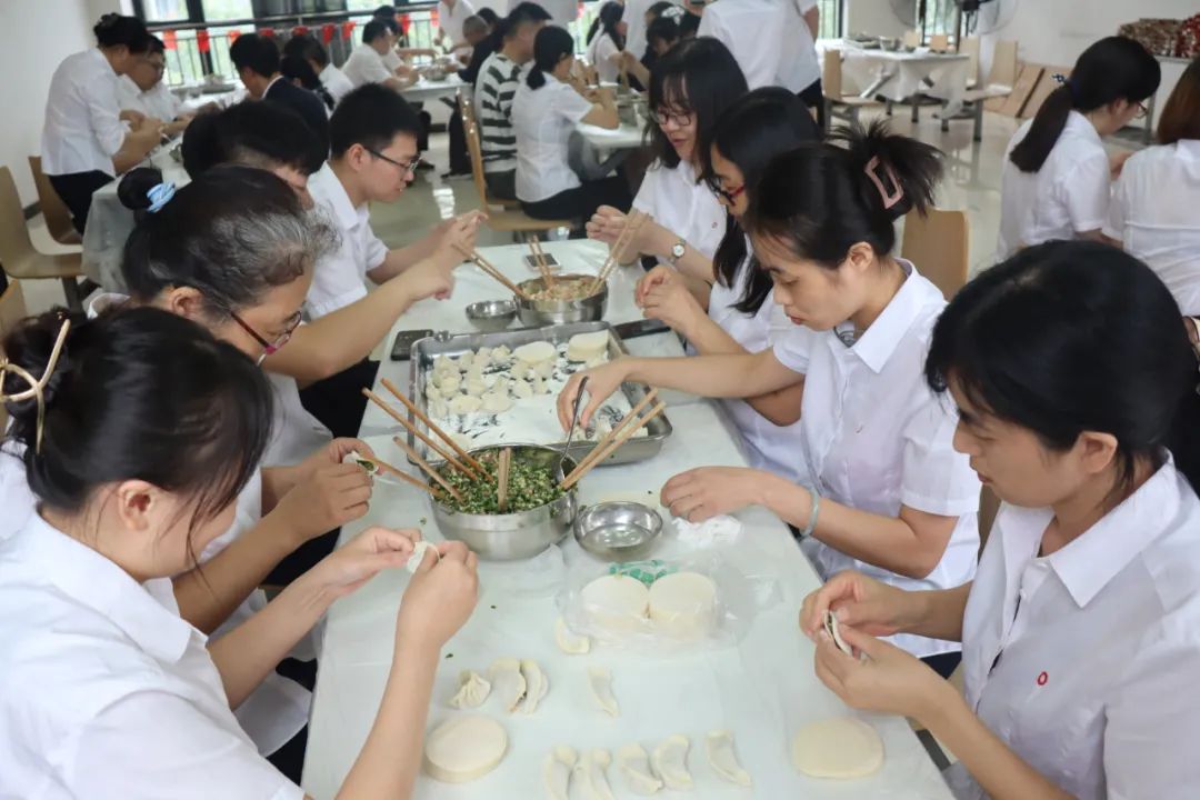 		海内外员工同赏一轮明月，，，，，共寄一份情思 | 员工自制视频很不错哦_责任与文化_优德88集团有限公司	