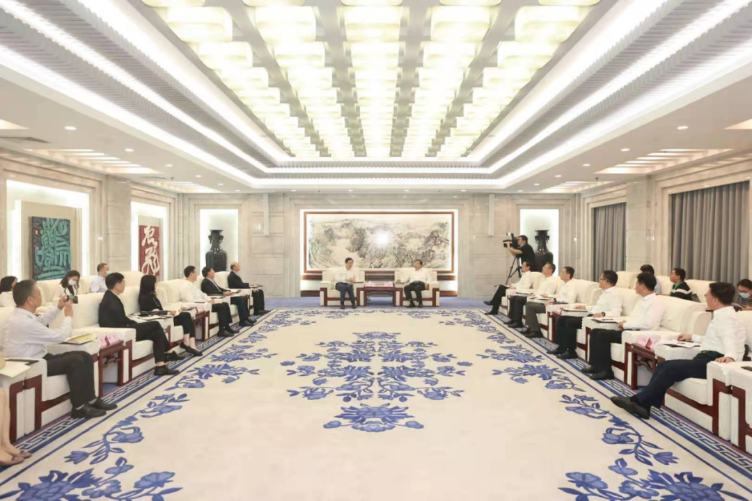 		周育先会见山东省委常委、济南市委书记孙立成，，，受邀出席企业家恳谈会_优德88要闻_优德88集团有限公司	