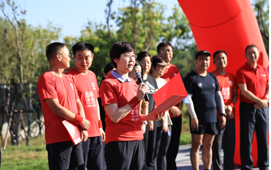 		迎国庆，，，，，，健步跑！万名职工一起向前！_员工关爱_优德88集团有限公司	