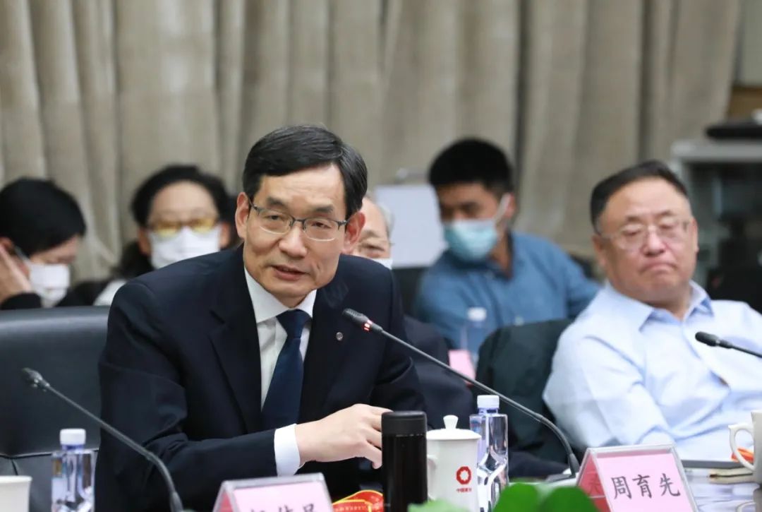 		周育先受邀出席中国企业刷新与生长研究会建设30周年座谈会暨中国企业刷新50人论坛专题钻研会并发演出讲_幻灯片_优德88集团有限公司	