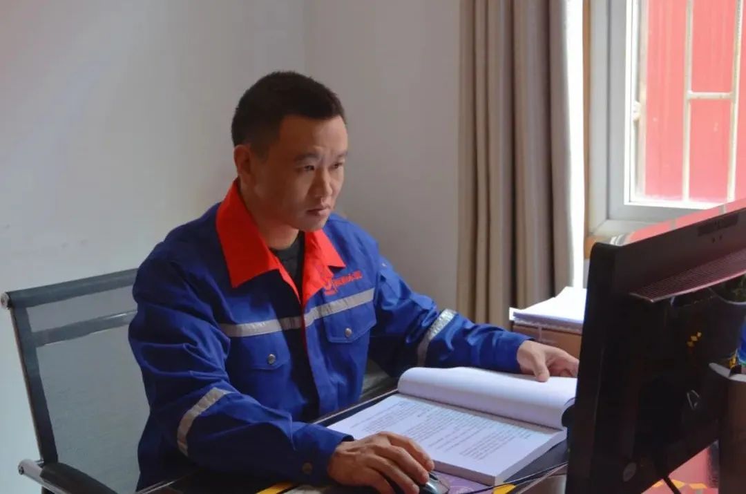 		最美建材人 | 云南远东水泥张伟：在热爱中度过有苦有累、有功有趣的十六年_人物_优德88集团有限公司	