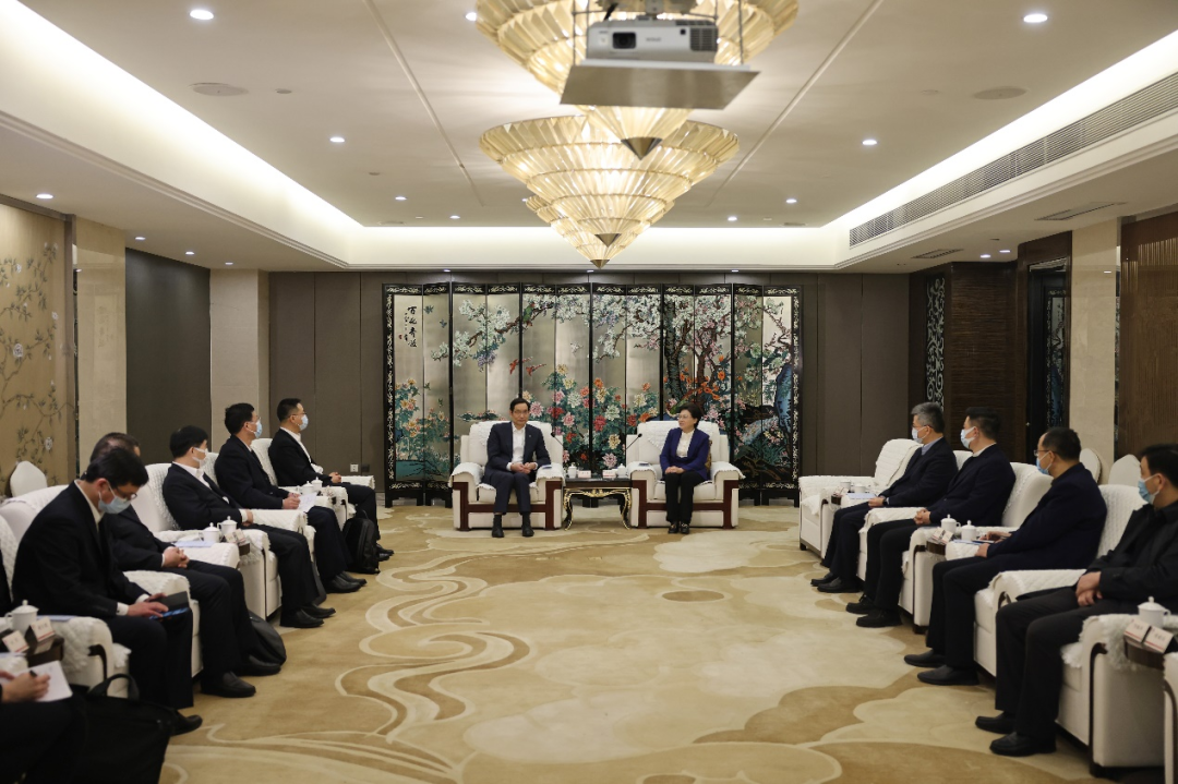 		周育先拜会江苏省委向导，，双方签约战略相助协议_优德88要闻_优德88集团有限公司	