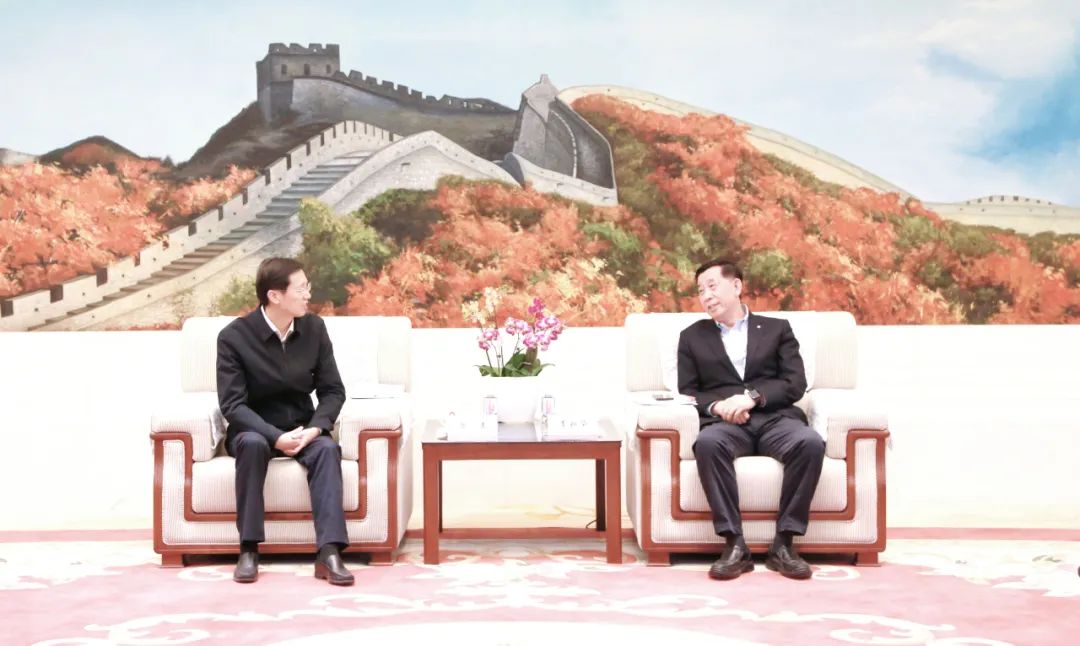 		李新华会见池州市委书记朴直一行_优德88要闻_优德88集团有限公司	