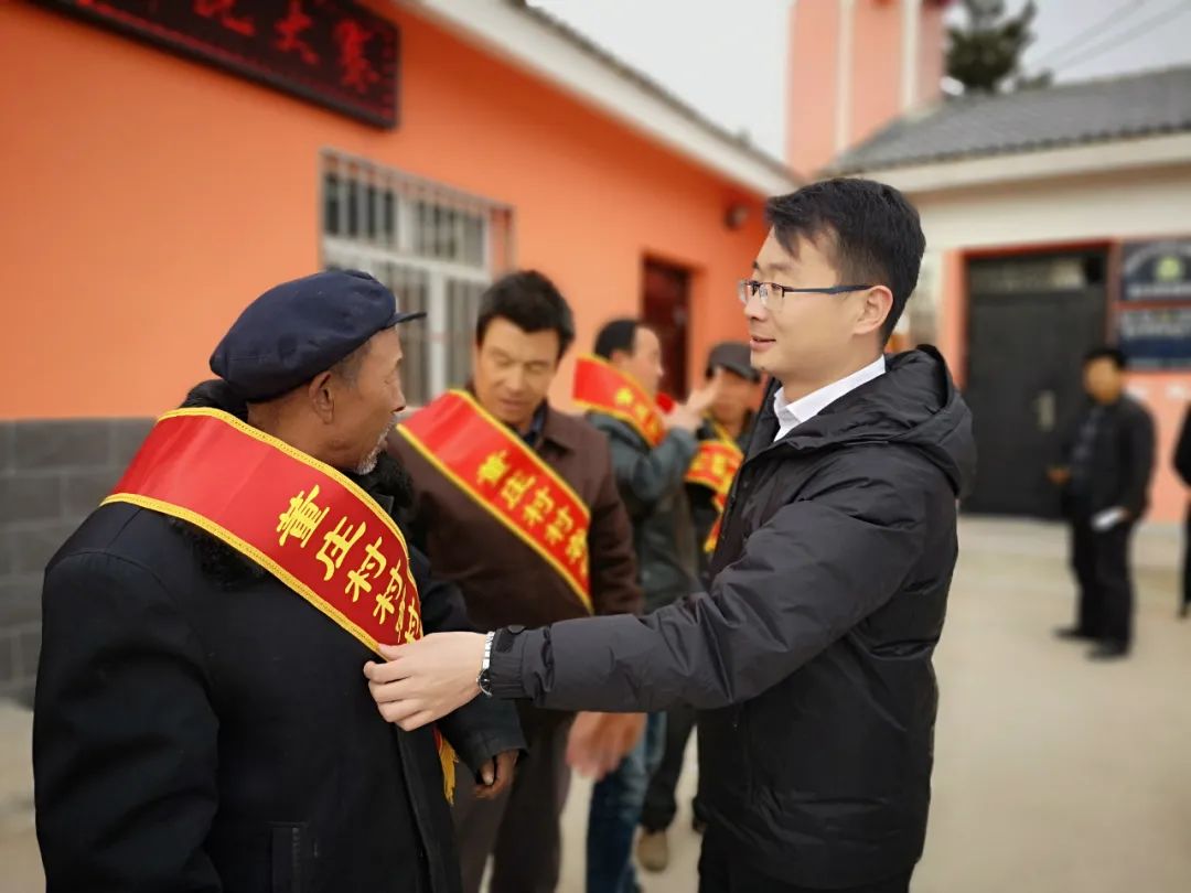 		新书推荐 | 《优德88扶贫足迹》优德88扶贫干部第一人称手记_责任与文化_优德88集团有限公司	