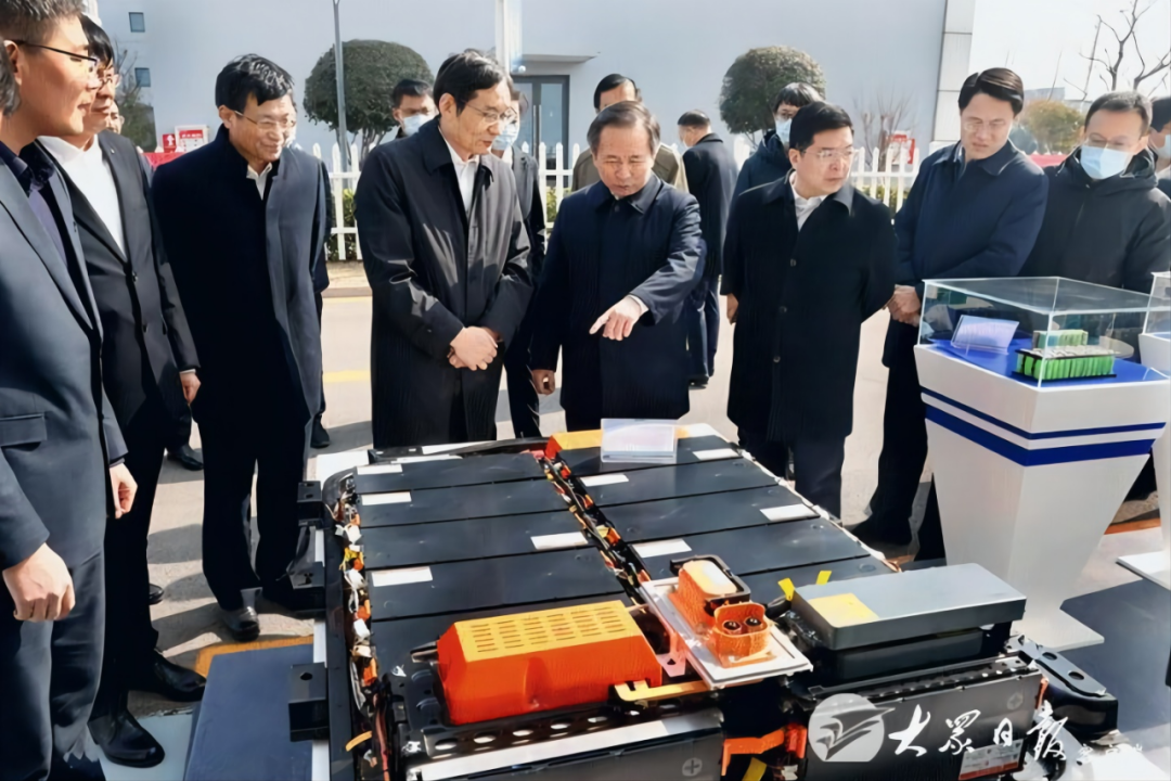 		周育先陪同山东省委书记李干杰赴中材锂膜调研_幻灯片_优德88集团有限公司	