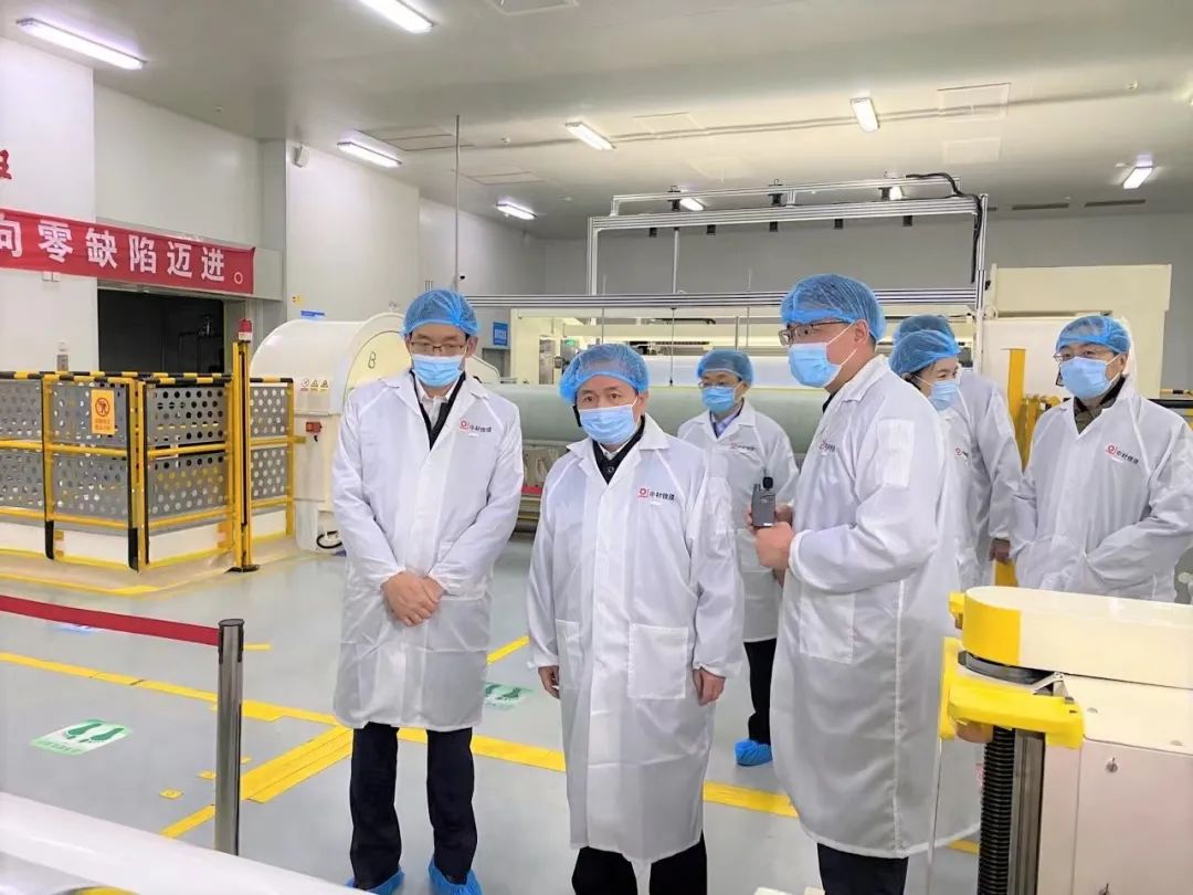 		周育先陪同山东省委书记李干杰赴中材锂膜调研_幻灯片_优德88集团有限公司	