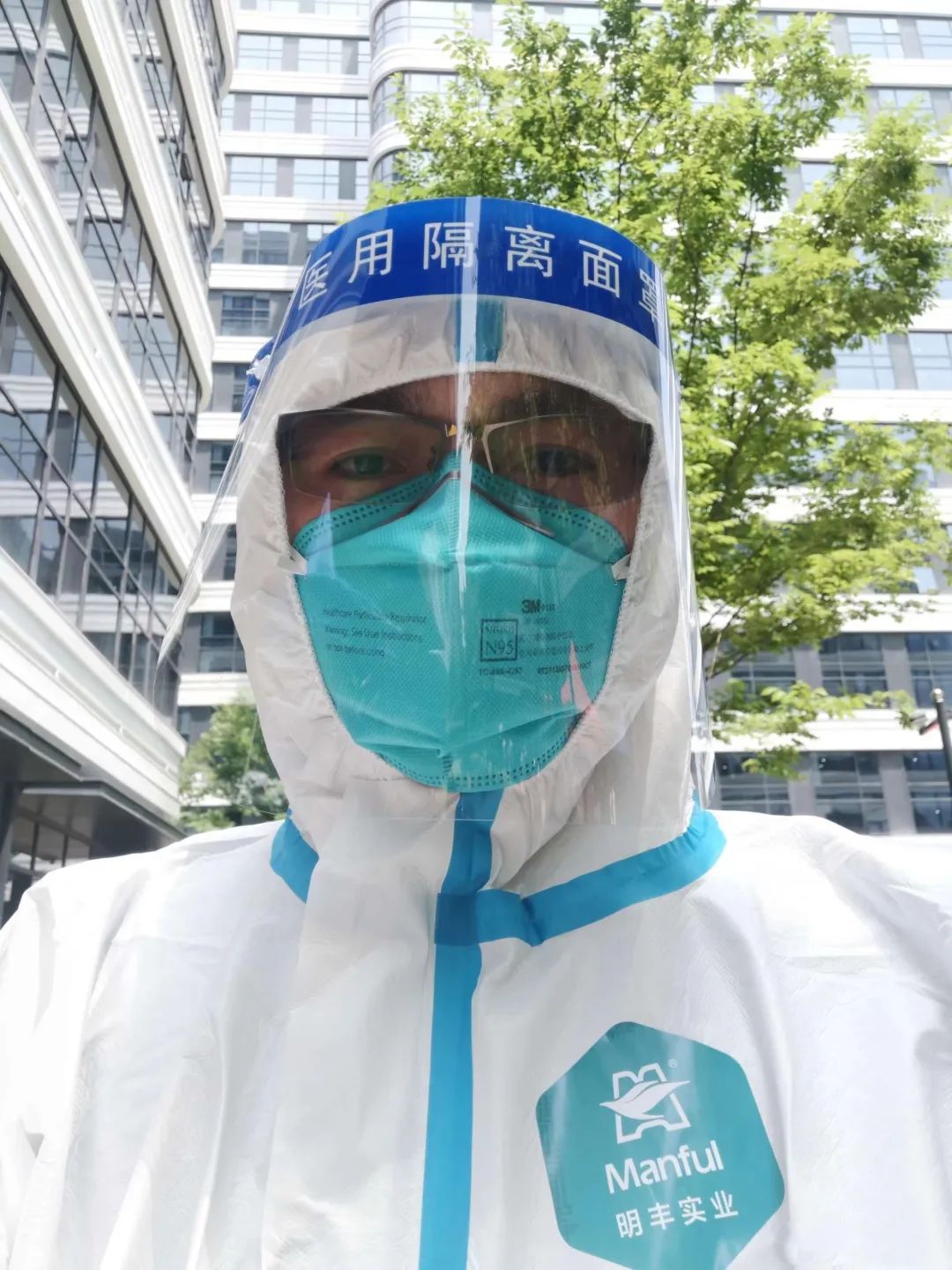 		最美抗疫自愿者 | 北新建材高华军：“五一”劳动节做防疫自愿者_人物_优德88集团有限公司	