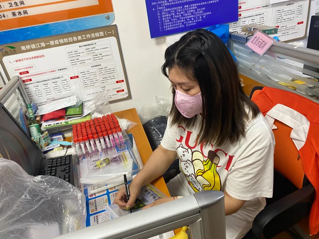 		最美抗疫自愿者 | 优德88工程何晓霞：效劳社区下层的守“沪”者_人物_优德88集团有限公司	
