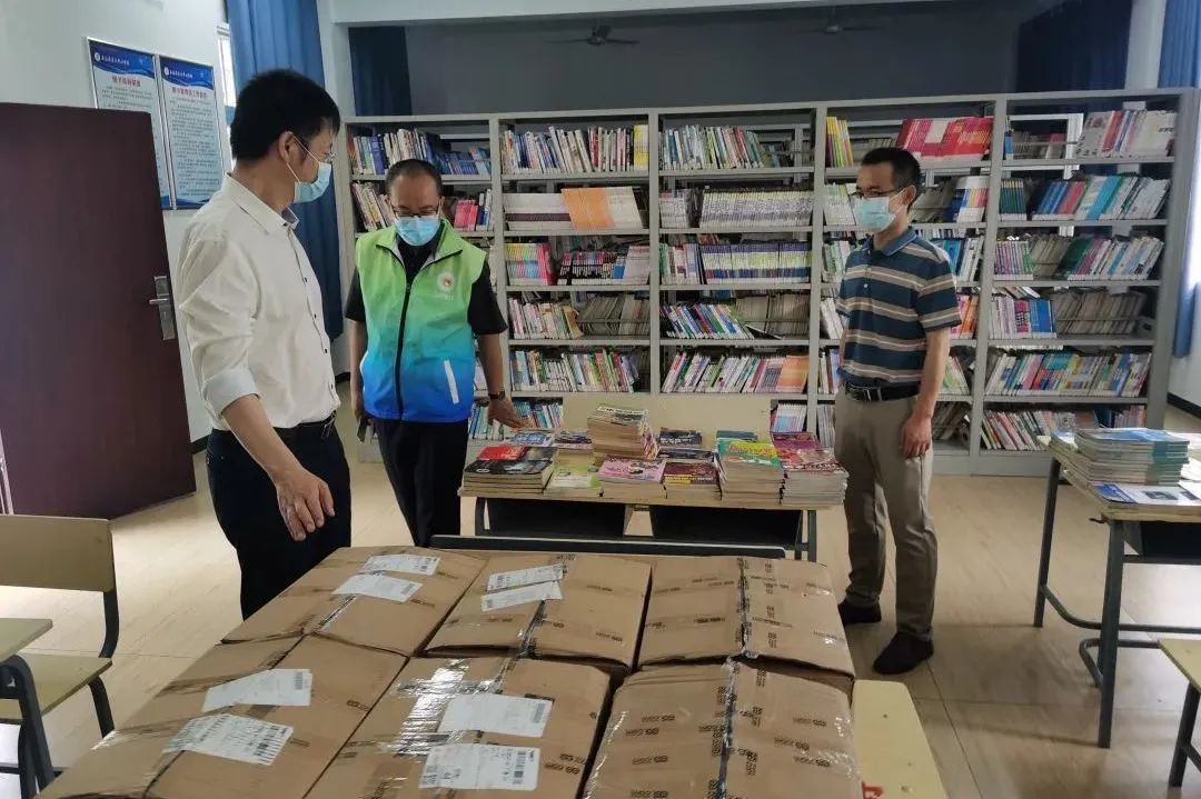 		爱在六一，，，禾苞蛋阅览室升级为“善学书屋”，，，关爱山区儿童康健生长_责任与文化_优德88集团有限公司	