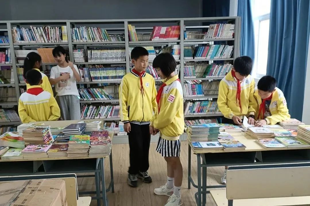 		爱在六一，，，禾苞蛋阅览室升级为“善学书屋”，，，关爱山区儿童康健生长_责任与文化_优德88集团有限公司	