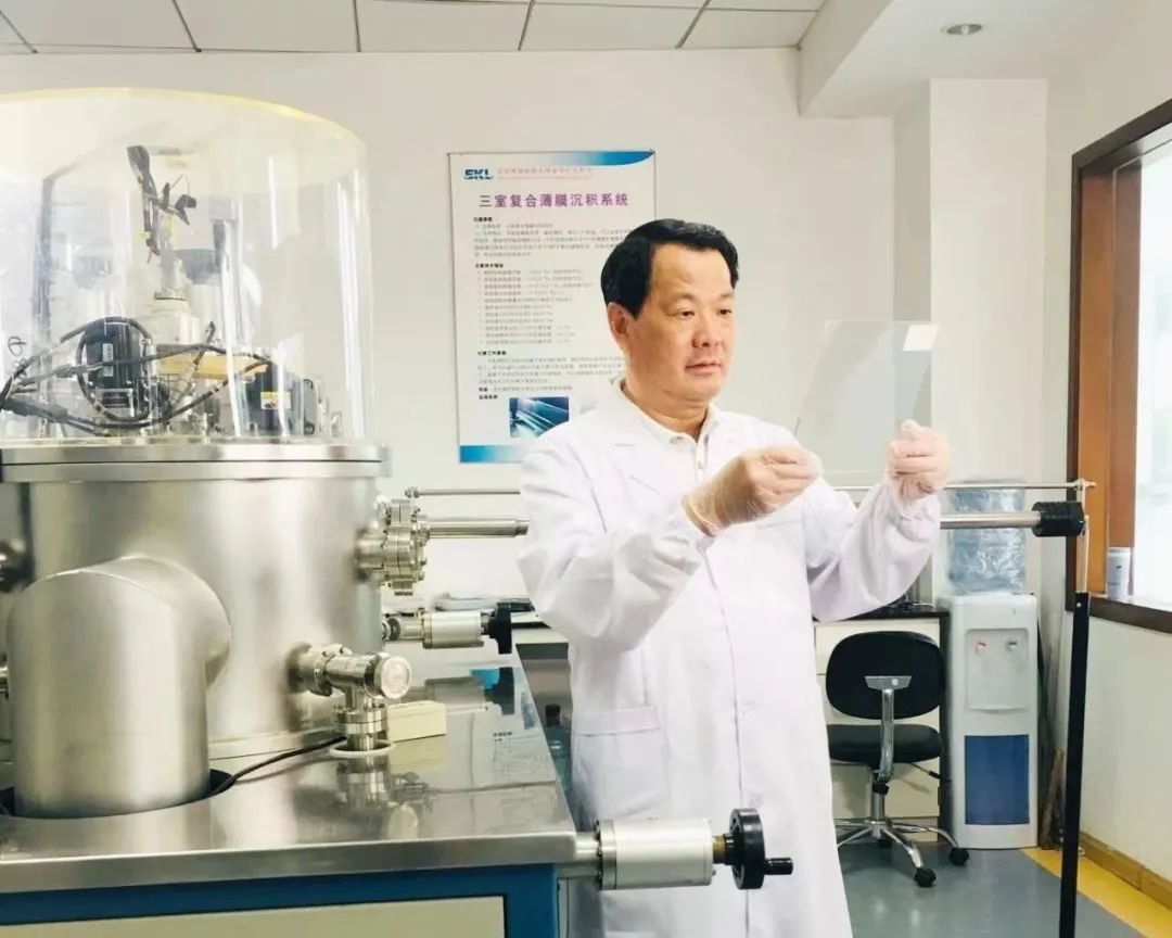 		新质料故事 | 0.12mm超薄玻璃，，，，，玻璃中的黑科技_故事_优德88集团有限公司	