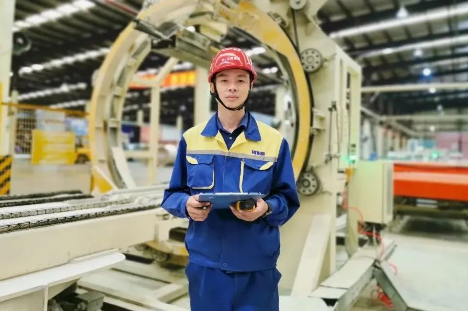 		最美工程手艺职员 | 北新建材王浩然：坚守一线 潜心钻研的“生产线医生”_人物_优德88集团有限公司	