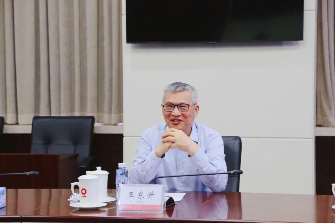 		周育先会见奕斯伟集团董事长王东升一行_优德88要闻_优德88集团有限公司	