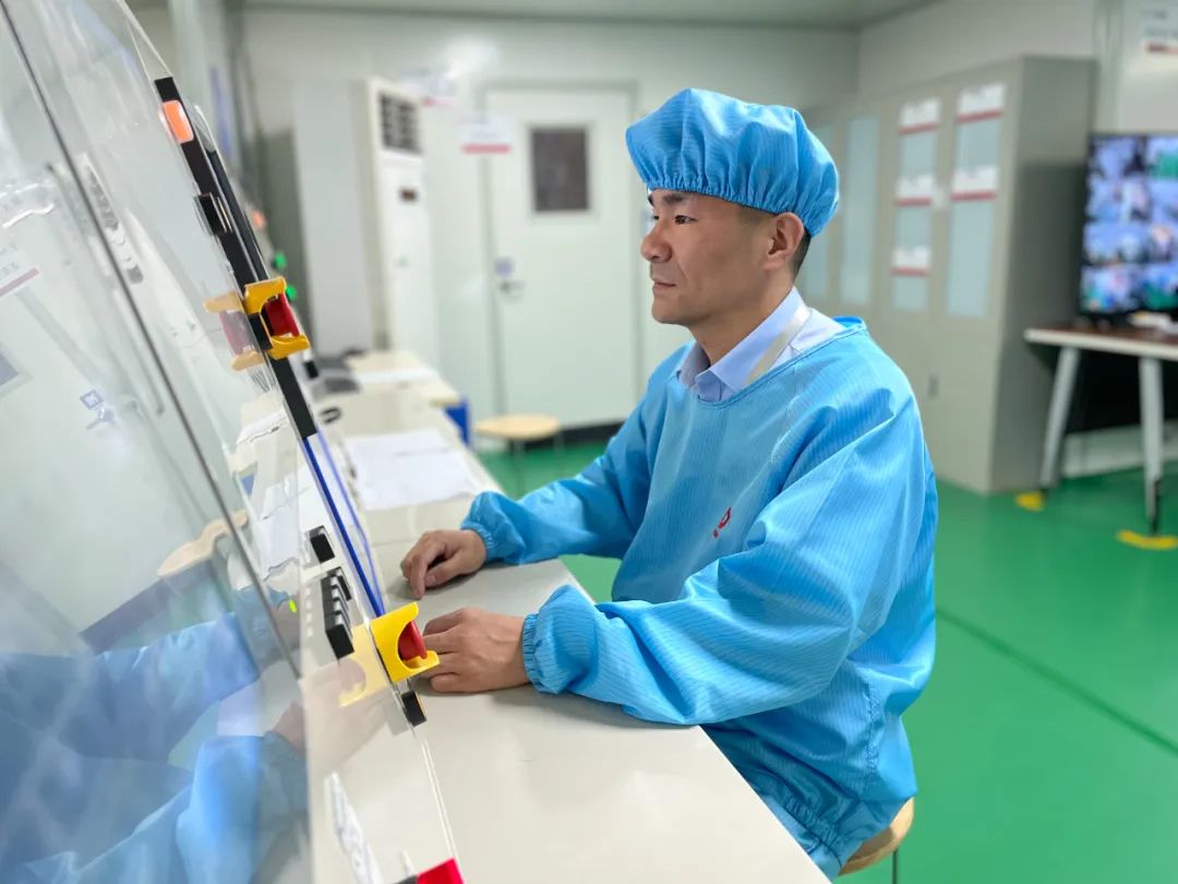 		最美科研先锋丨中材锂膜内蒙锂膜邓鹏飞：初心如磐，，，，，，笃行致远_人物_优德88集团有限公司	