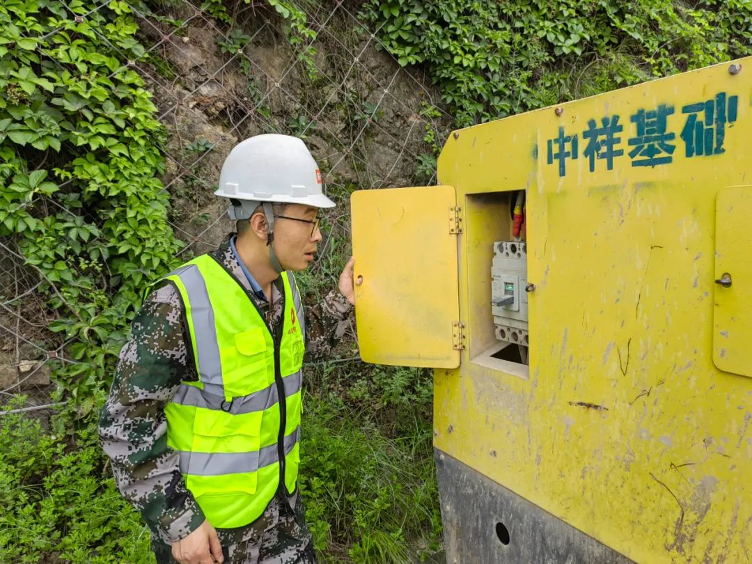  最美工程手艺职员 | 地勘中心陕西总队杨明：坚持梦想 勇猛拼搏 谱写青春赞歌_斗争有我_优德88集团有限公司 