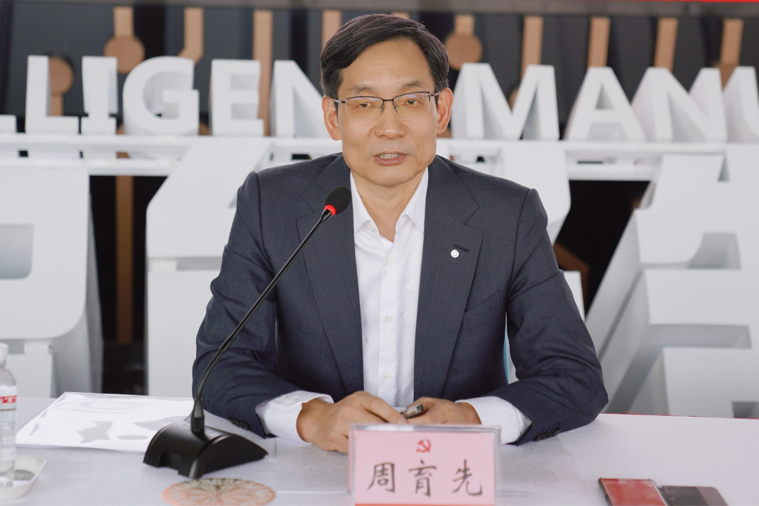 		二十大精神进下层 | 周育先到中国巨石六分厂宣讲党的二十大精神_幻灯片_优德88集团有限公司	