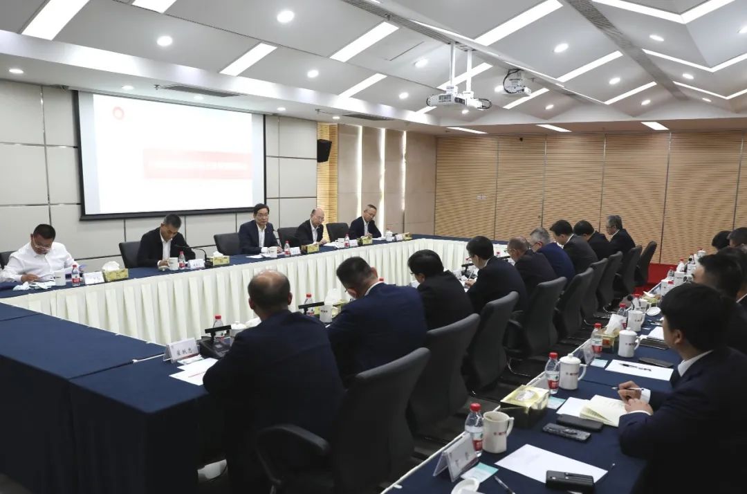  二十大精神进下层 | 周育先到集团在杭企业宣讲党的二十大精神并作调研指导_喜迎二十大幻灯片_优德88集团有限公司 