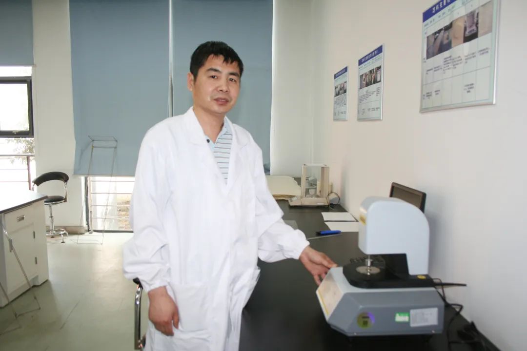 		最美科研先锋 | 南玻有限费传军：立异攻坚功效性膜质料，，，，坚决打赢蓝天守卫战_人物_优德88集团有限公司	