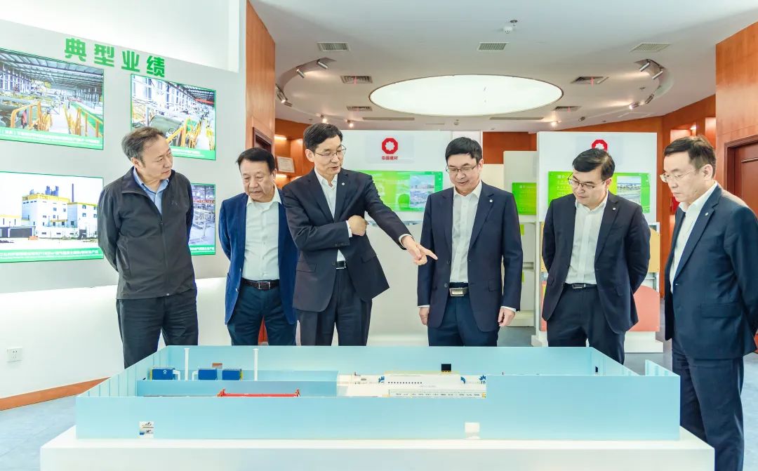 		周育先调研部分在汉企业并召开座谈会_优德88要闻_优德88集团有限公司	