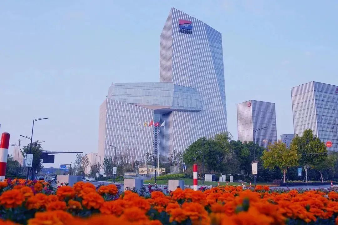 		集团向导出席巨石三十周年相助洽谈运动_幻灯片_优德88集团有限公司	