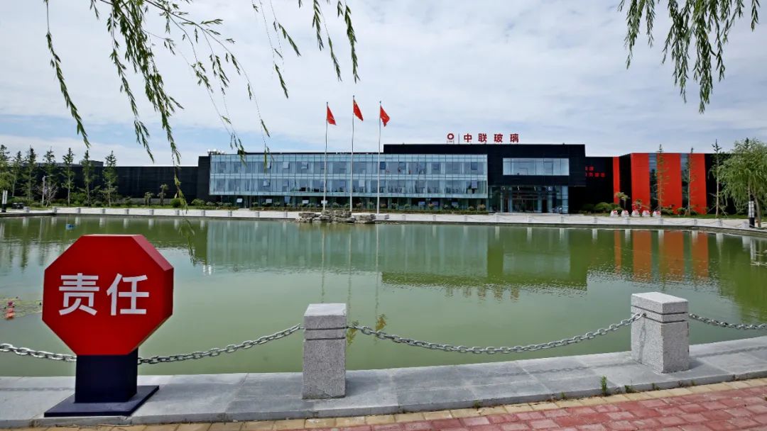 		春意弥漫，，，，，草色青翠，，，，，小料带你畅游优德88国家级绿色工厂～_责任与文化_优德88集团有限公司	