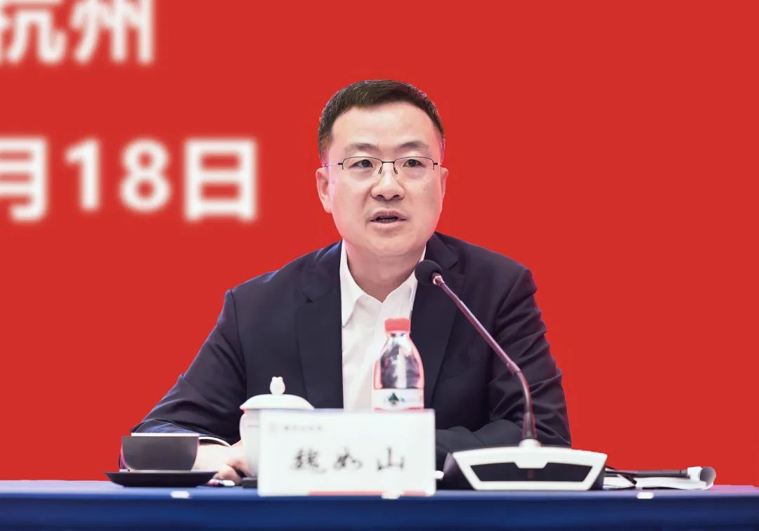 		周育先出席新天山水泥2023年三精治理事情聚会_优德88要闻_优德88集团有限公司	