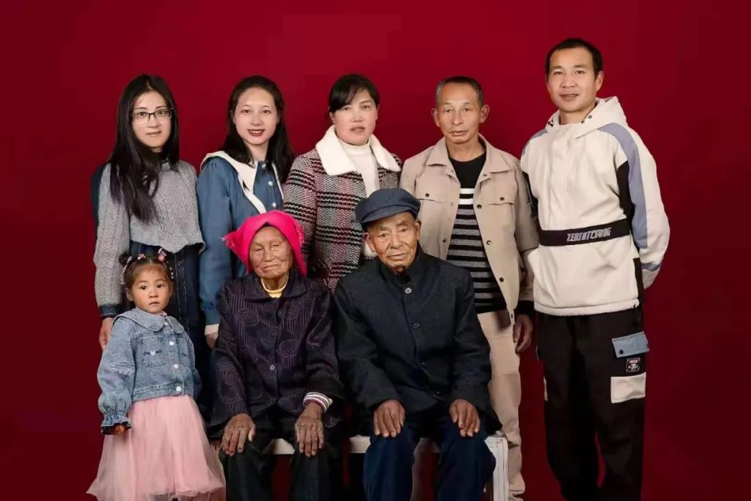 		走进爱的加油站｜幸福一家人 建材一家亲_图片_优德88集团有限公司	