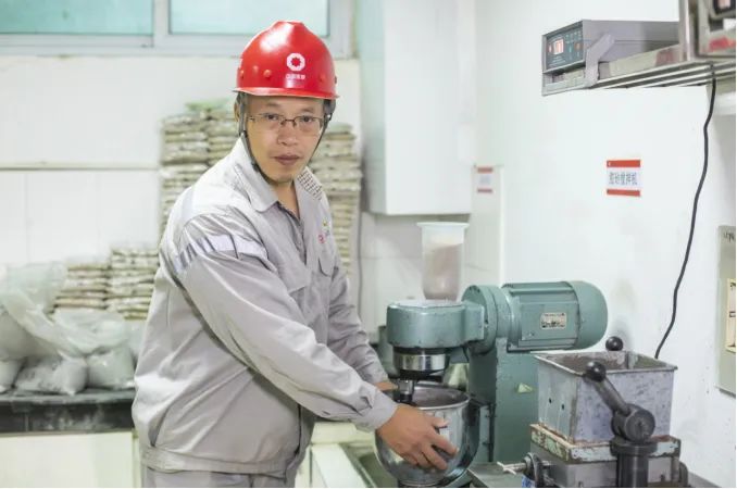 		最美一线劳模丨浙江水泥何森洪：积木成森、聚流成洪，，，35年手艺积累诠释“行行出状元”_人物_优德88集团有限公司	