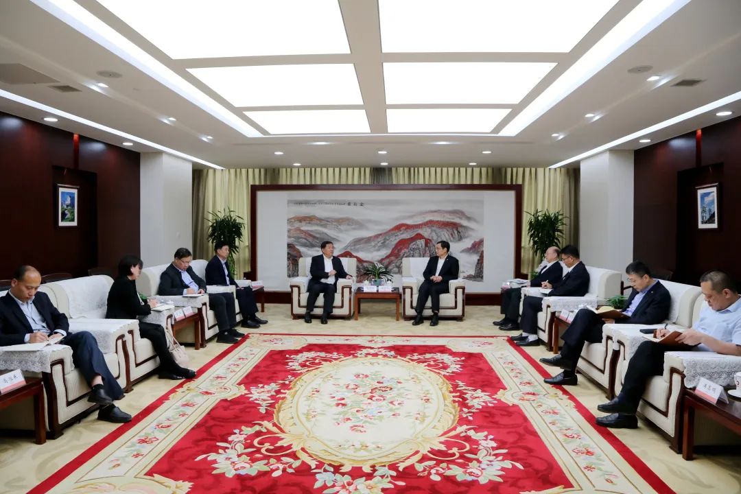 		周育先会见中国水泥协会会长高登榜一行_优德88要闻_优德88集团有限公司	