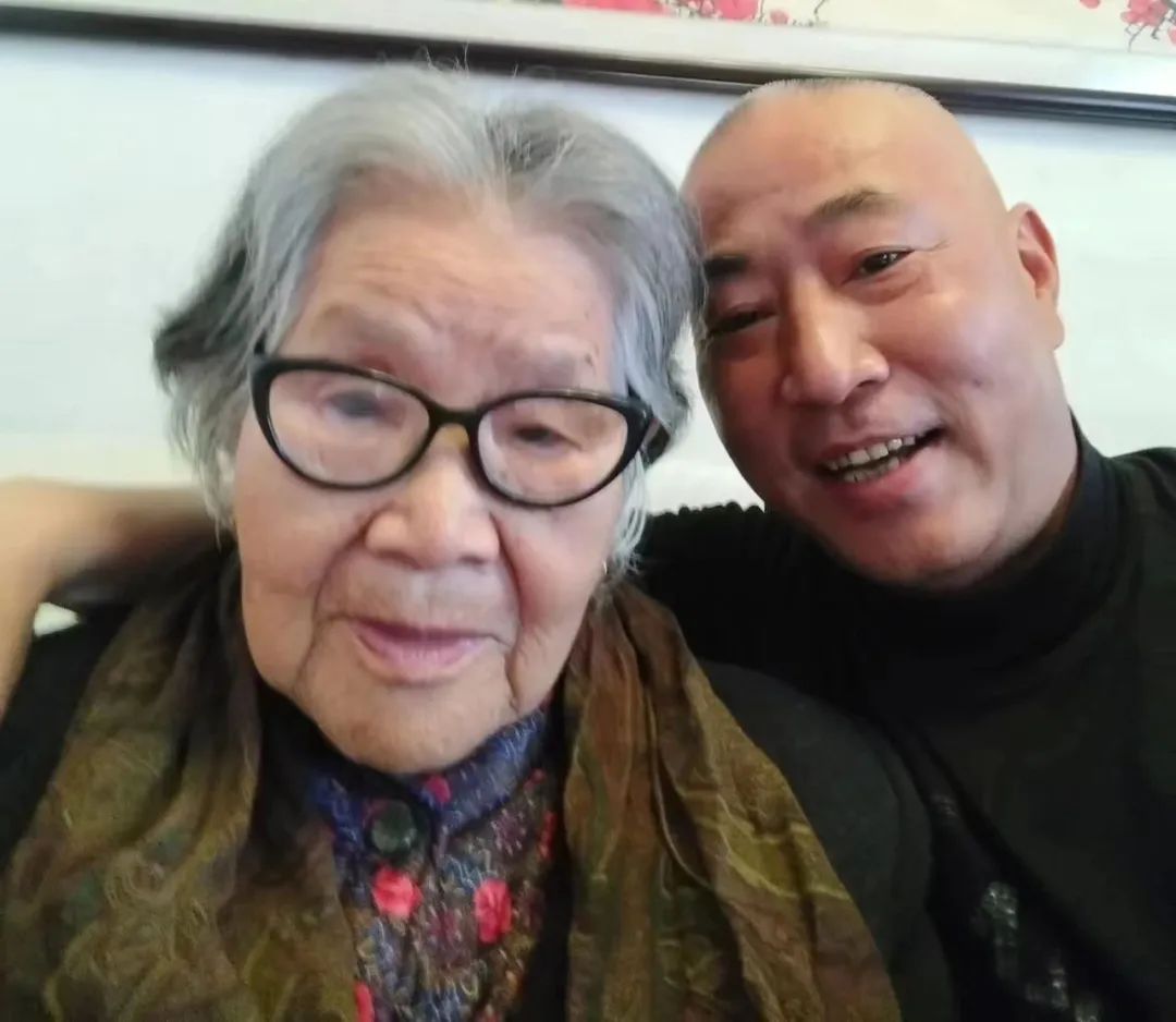 		母亲节 | 听听我们建材人爱的广告_责任与文化_优德88集团有限公司	