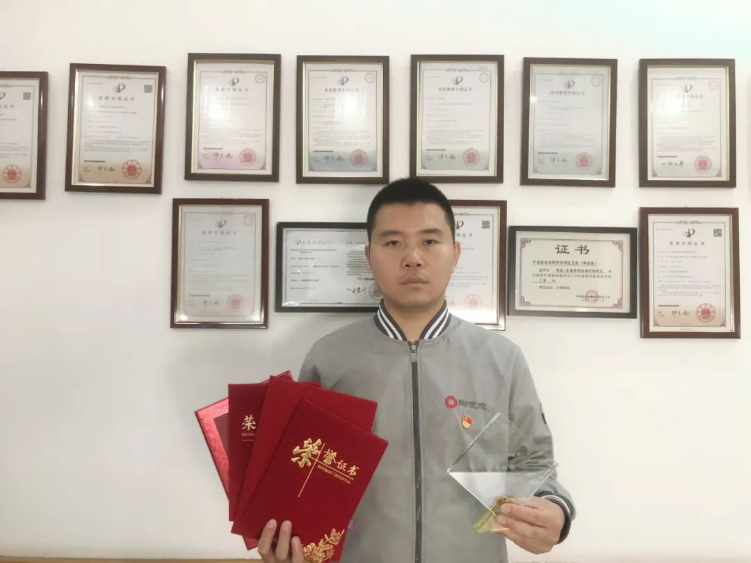 		最美工程手艺职员｜咸阳陶瓷院任佳乐：烨匠心之火 灼陶瓷之光_最美建材人_优德88集团有限公司	