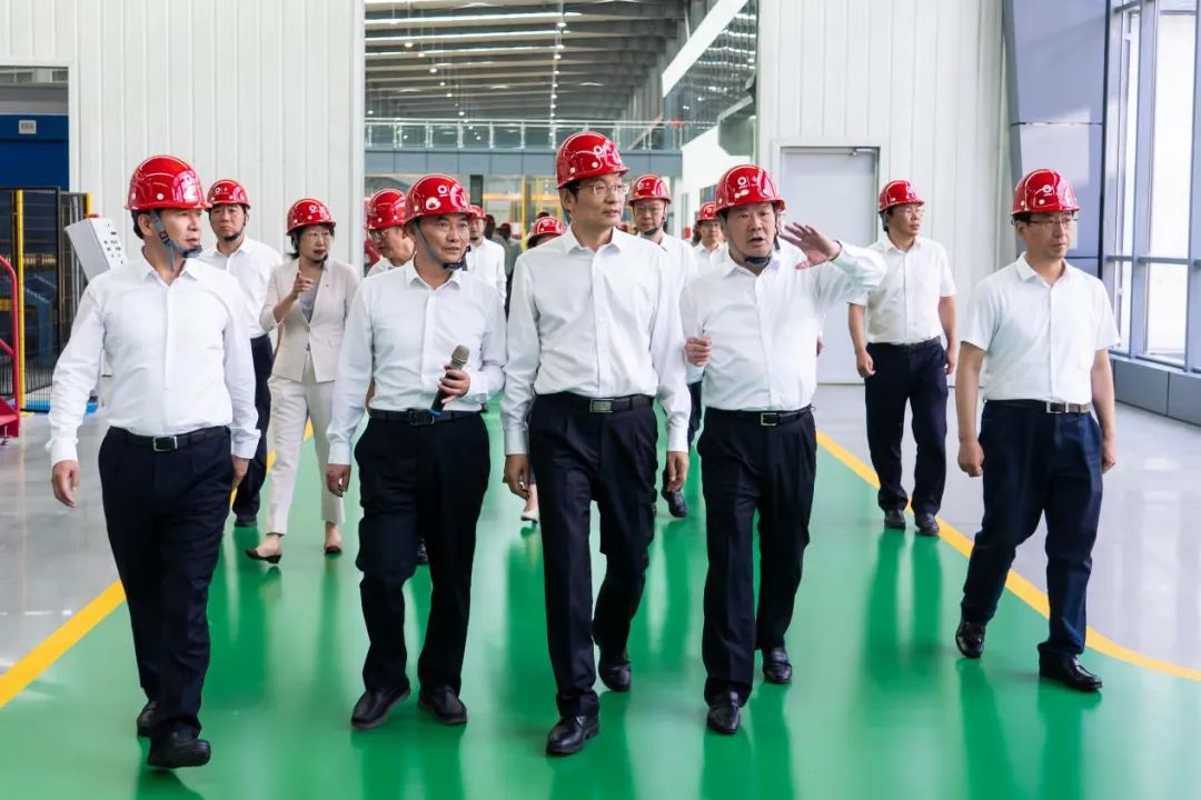 		周育先到秦皇岛调研集团在秦企业，，，，，并出席玻璃项目投产暨开工仪式_优德88要闻_优德88集团有限公司	