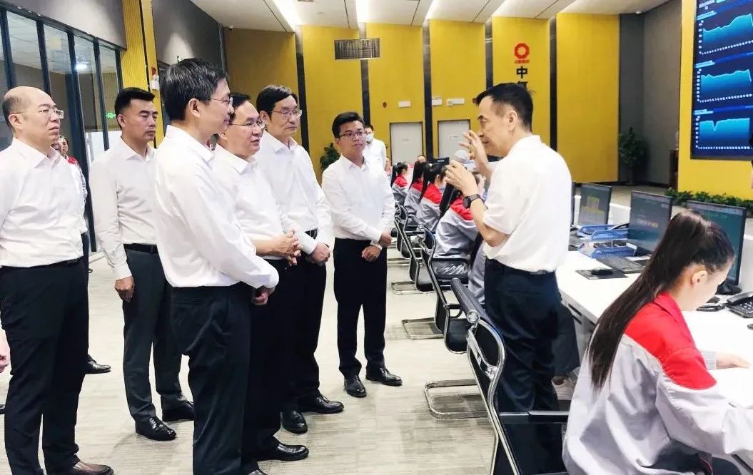 		张玉卓调研中复神鹰西宁公司，，，，，强调加大新质料等战略性新兴工业结构_幻灯片_优德88集团有限公司	