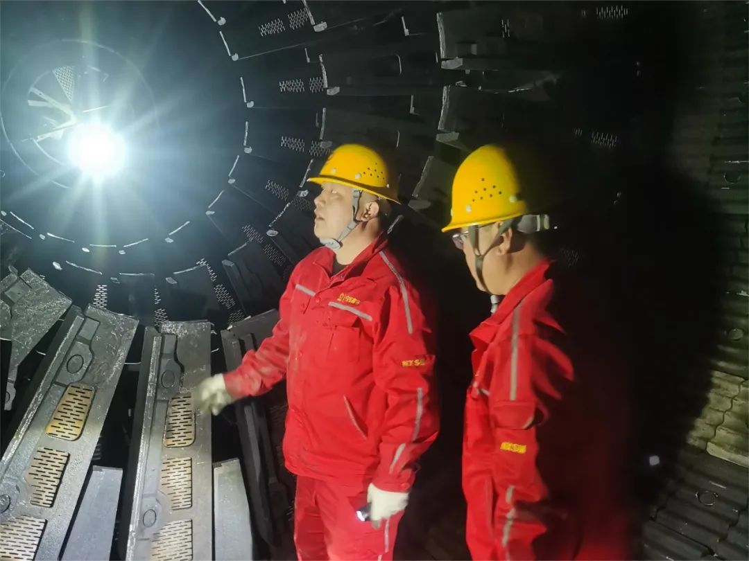 		最美一线劳模丨宁夏赛马张霖：实干者正青春_最美建材人_优德88集团有限公司	
