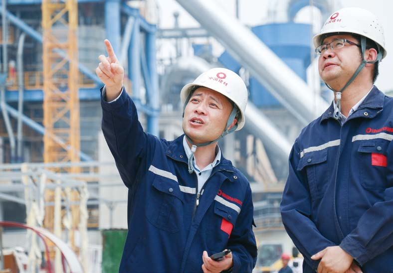 		丝路员工生长记② | 初心如磐，，，，勇挑重担排万难的善建者：杨冰峰、沈绵鑫_人物_优德88集团有限公司	