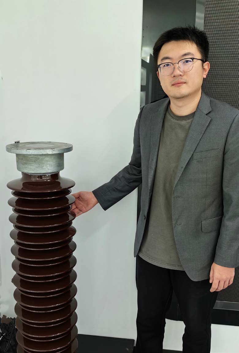 		丝路员工生长记③ | 南非外洋仓花甲销售阿米莉亚·丹尼斯·博思玛 & 电瓷小将披荆斩棘者张冰_人物_优德88集团有限公司	