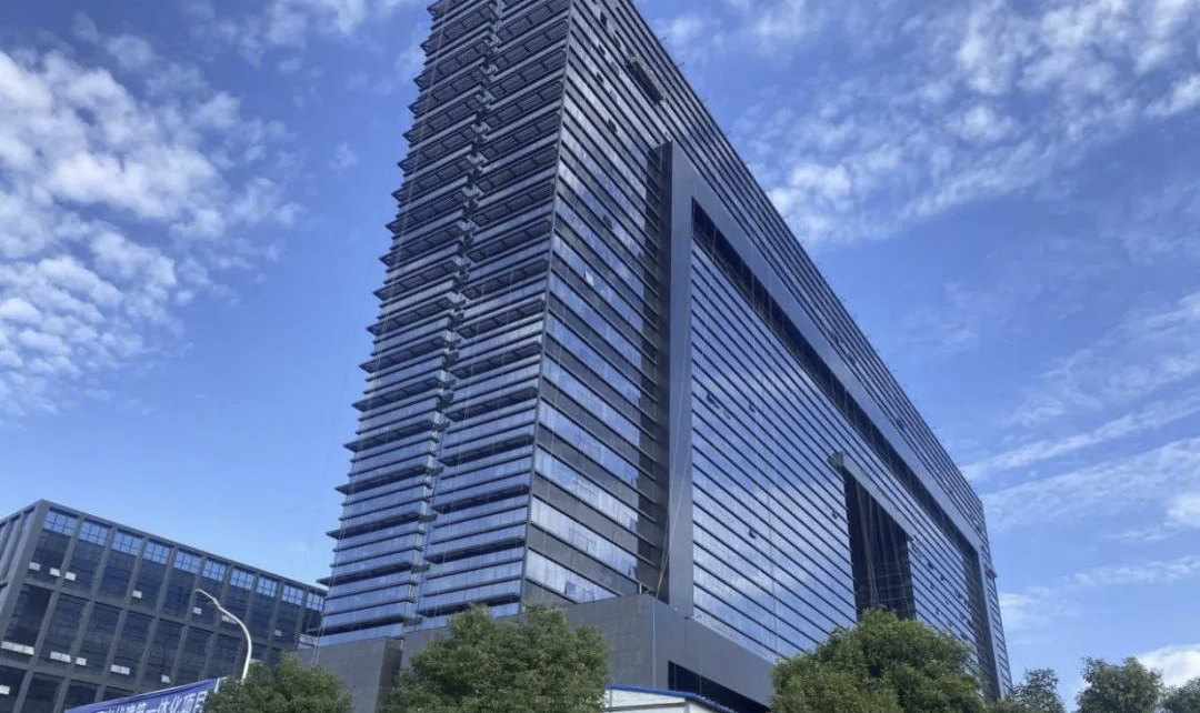 		《人民日报》聚焦绿色建材！凯盛发电玻璃助力修建业转型升级_媒体报道_优德88集团有限公司	