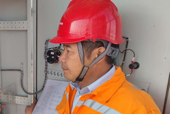 		丝路员工生长记?｜面临外洋项目，，，，他俩“等不起、慢不得、坐不住。。。。　盻人物_优德88集团有限公司	