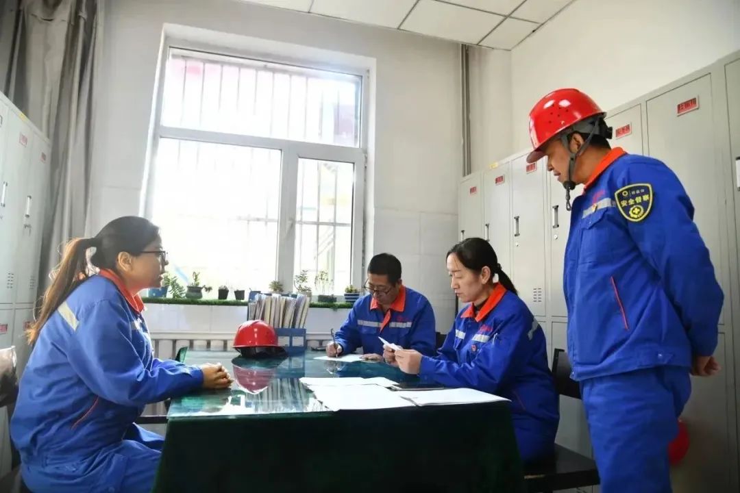 		不畏寒风暖一冬~“优德88牌”工装穿起来！_责任与文化_优德88集团有限公司	