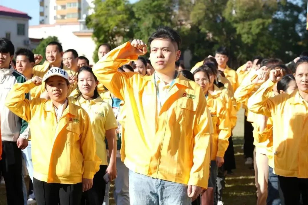 		不畏寒风暖一冬~“优德88牌”工装穿起来！_责任与文化_优德88集团有限公司	