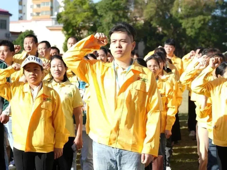 		不畏寒风暖一冬~“优德88牌”工装穿起来！_责任与文化_优德88集团有限公司	