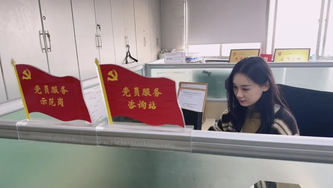 		主题教育举行时 | 学思践悟强头脑 笃行实干见真章_要闻_优德88集团有限公司	