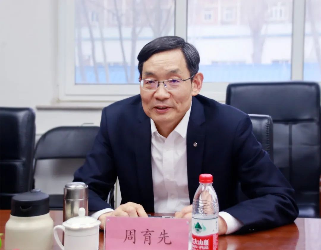 		周育先赴晶体院开展调研慰问_优德88要闻_优德88集团有限公司	
