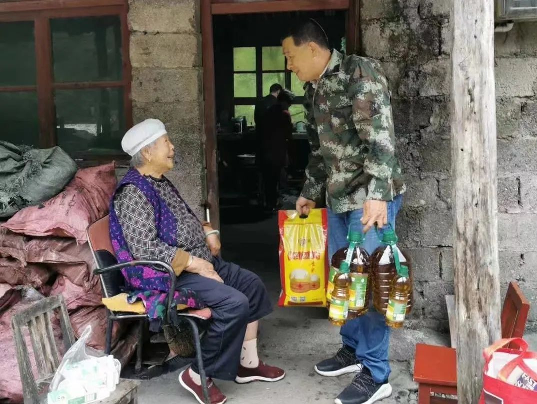 		向善而行 | 优德88地质“活雷锋”老谢，，了不起！_人物_优德88集团有限公司	