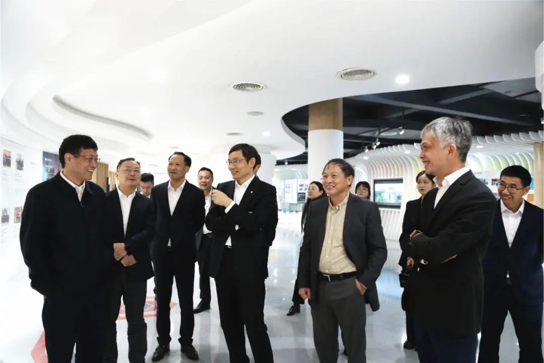 		周育先到北新嘉宝莉和地勘中心广东总队调研_优德88要闻_优德88集团有限公司	
